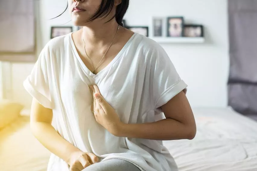Боли в груди при заболеваниях позвоночника и ребер